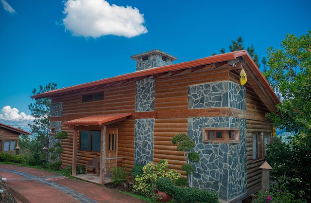 Scenic and Cozy 2 bedroom with Jacuzzi on the balcony