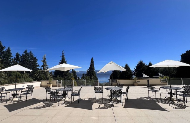 Scenic Nahuel Huapi Room with Tranquil Forest Surroundings for a Relaxing Stay