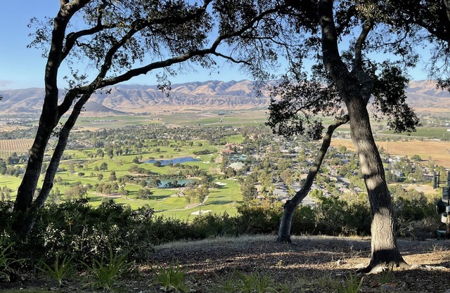 Scenic Beauty 3br on 10 acres, close to wineries, airport & beach