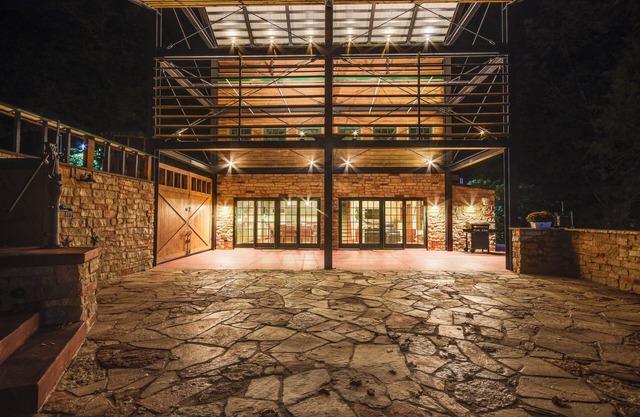 Scenic Getaway w/Fire Pit & Grill in Columbia!