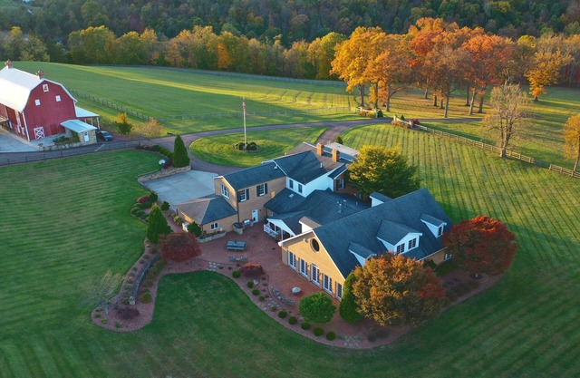 Scenic Getaway with Private Indoor Pool/Hot Tub on the GAP trail