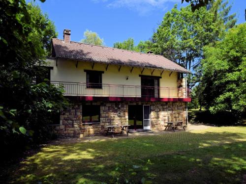 Scenic Home Near Forest