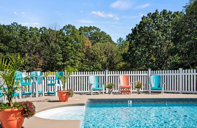 Scenic & Memorable, 6 BED+22 Acres, Pool, Hot Tub