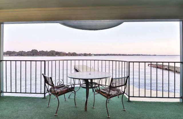 ⛱ Scenic Over-The-Water Balcony 3 Mile Lake View☀️