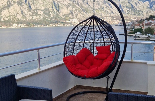 Scenic penthouse apartment, sea view balcony, pet friendly, private parking