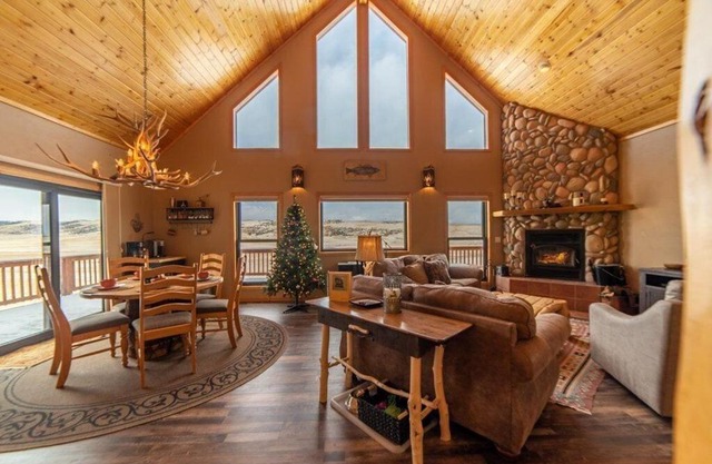 Scenic Pet-Friendly Mountain Getaway With Two Living Areas and Game Room - A Reel Good Time