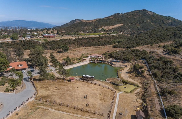 Scenic Ranch w/Great Outdoor Amenities Near Everything
