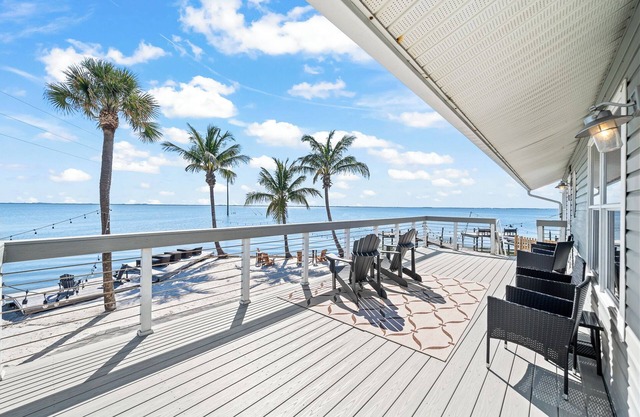 Scenic Riverfront Suite W/Private Beach Access & Space for Memorable Events 🌊