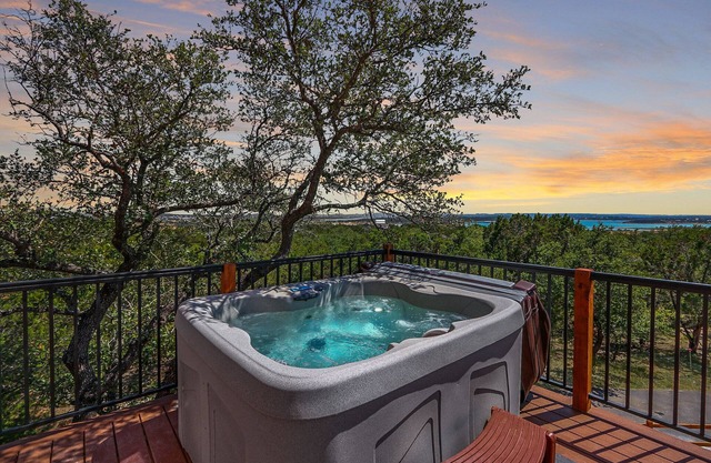 Scenic Treehouse I Hot Tub, Lake views