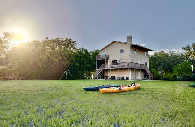 Scenic Waterfront Getaway – Private Stay