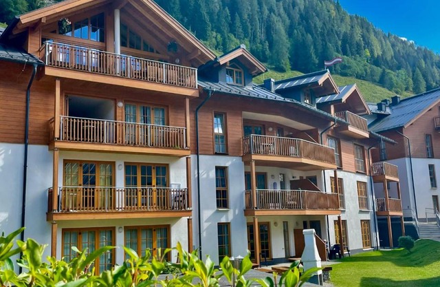 Schoenblick Mountain Resort - by SMR Rauris Apartments - Inc Spa close to Gondola
