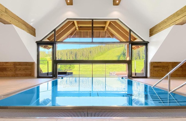 SCHWARZENBACH - Apartments & Rooftop Pool