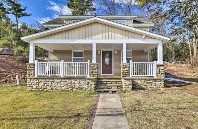 Scotrun Home Centrally Located to Area Resorts