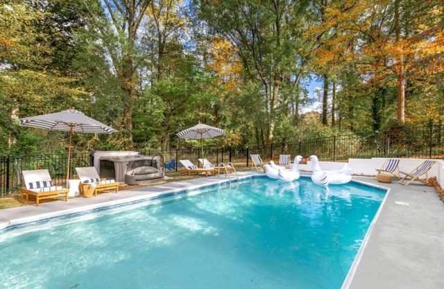 Scott Luxe Villa | HotTub, FirePit, Pool, Billiards, Ping Pong