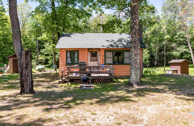 Scott's Twin Lakes Resort - Cabin 6