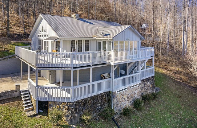 Scout's Hideaway (Dog-Friendly) Over Looking Center Hill Lake