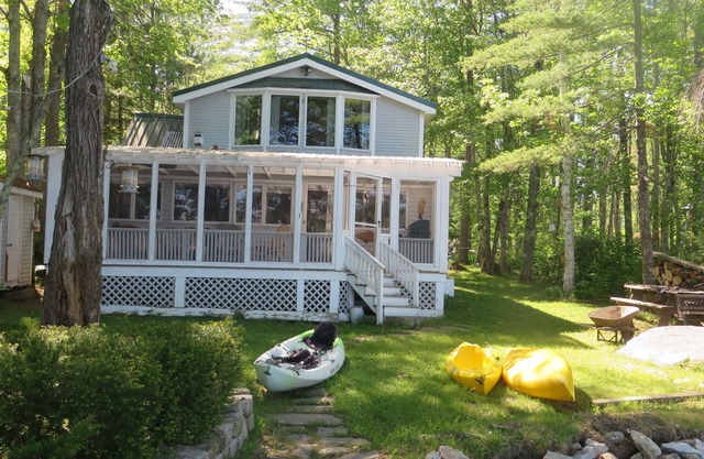 Screen Porch with see thru roof, BQ, 30' from sandy beach, canoe and 3 kayaks
