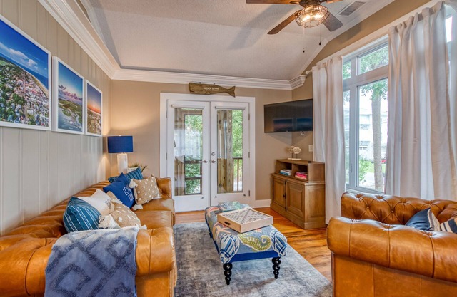 Screened in Lounge Porch, Heated Pool Access