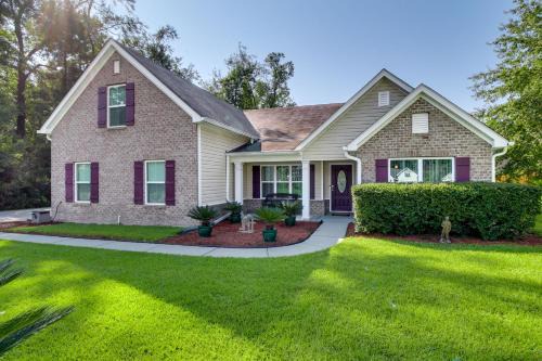 Screened Patio Rincon Home, 18 Mi to Savannah!