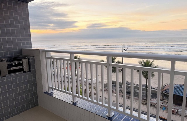 Seafront apartment with barbecue on the balcony and swimming pool