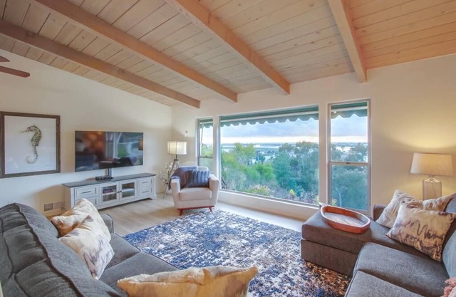 Sea Breeze and Sunsets - Close to all - inquire about specials - Split Air cond