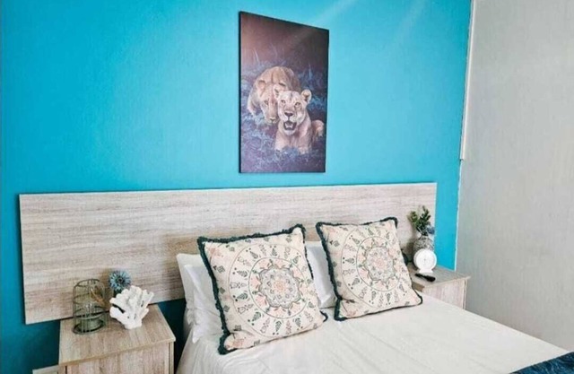 Sea Breeze Manor-Aqua Unit