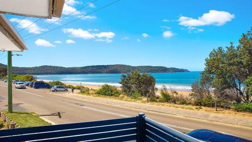 Sea Breeze Retreat - Beach Front