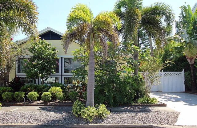 Sea Breezes and Sunsets: Your Fully Renovated Pass-A-Grille Beach Getaway