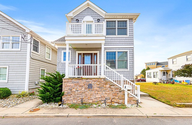 SEA BRIGHT Beach Oasis! 75 ft from the beach - Water views & Spectacular Sunsets
