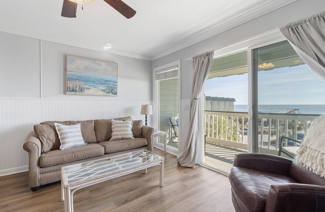 Sea Cabin on IOP, ocean view, beach, pool access