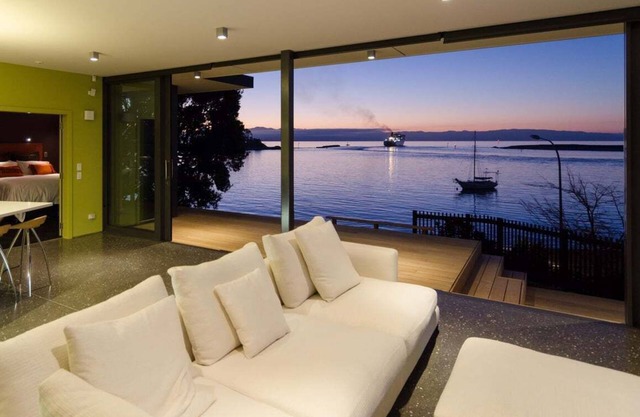 Sea Change - Uber-Modern Waterfront Home, Nelson