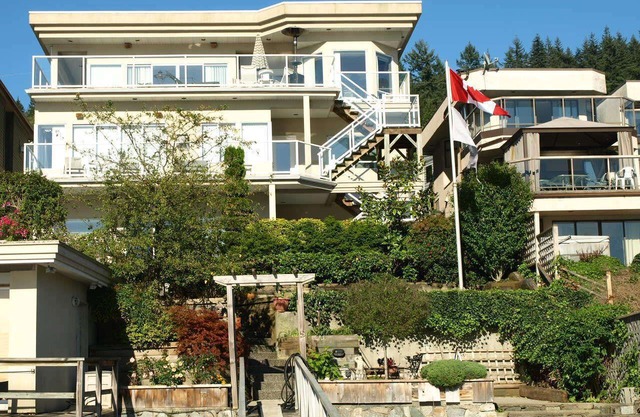 Sea Coast Inn One Bedroom Ocean Front Apartment With full Kitchen