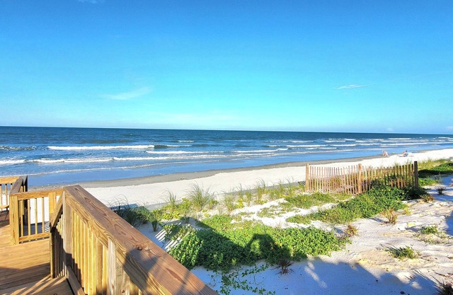 🌴🌺 SEA DUNES -COZY- STEPS 2 THE NO DRIVE BEACH - POOL-TENNIS🐬<:>< DEALS