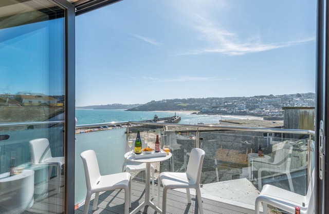 Sea Fever spectacular sea views, private sunny balcony, Free WiFi