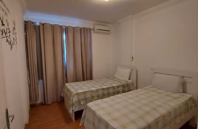 Sea front 4 bedrooms facing the craft fair sleeps up to 10 people