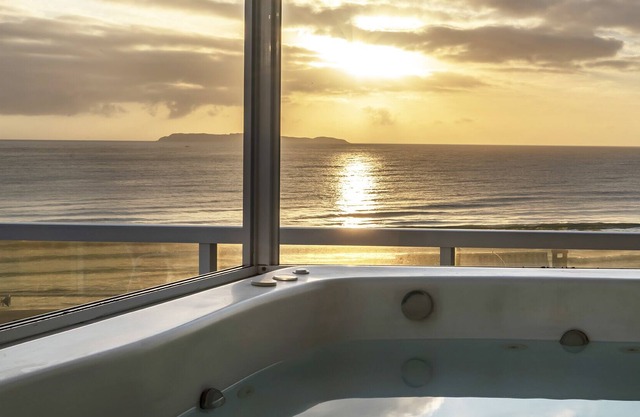 Sea front penthouse in Mariscal - BOMBINHAS