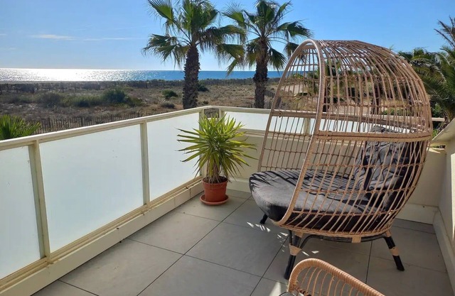 SEA FRONT T3 with direct beach & pool access ANCV holiday checks accepted