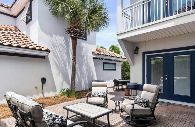 Sea La Vie B | Community Pool & Beach Access only 4-Min Walk Away + 2 Bikes