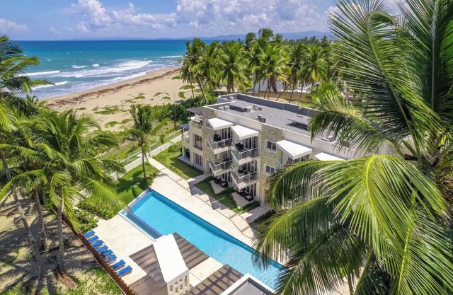 Sea La Vie - Beachfront Hideaway