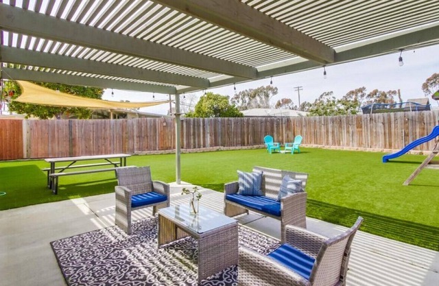 Sea-La-Vie Fun Family Pad 4 Miles to Beach!