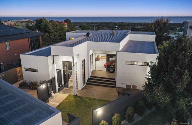 Sea Lakes Vista - Your Luxurious Lakes Entrance Retreat