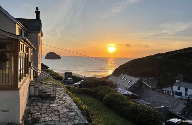 SEA LEDGE, pet friendly, country holiday cottage in Tintagel
