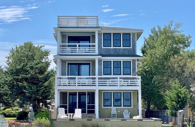 Sea Moor Lake: Harborfront with amazing views. Heated Pool.