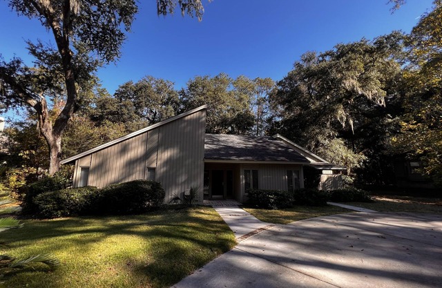 Sea Pines, Brand New Kitchen/Main Suite, private pool/spa, Quiet Neighborhood