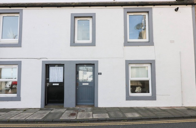 SEA SPRAY, pet friendly, country holiday cottage in Eyemouth