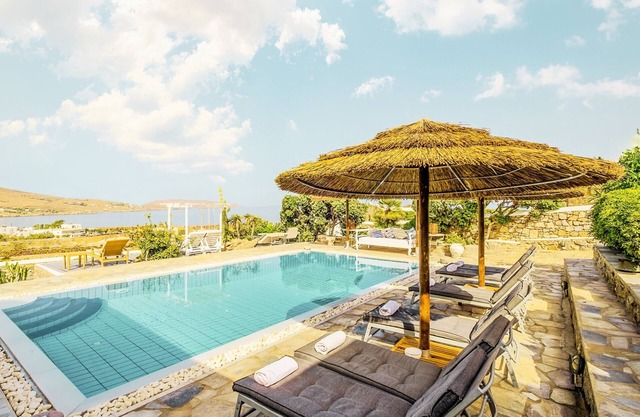 SEA & SUN A Quality Brand Certified Villa 150 meters from Agia Anna Beach