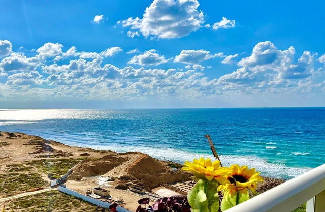 Sea & Sun project Beach front - luxury 4.5 rooms holiday apartment - open pool