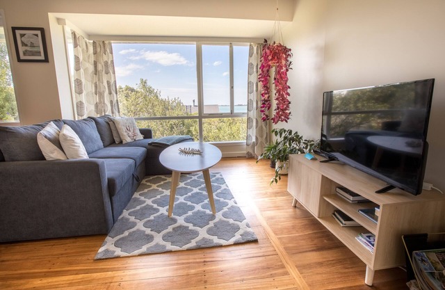 Sea view and garden 10 minutes from city