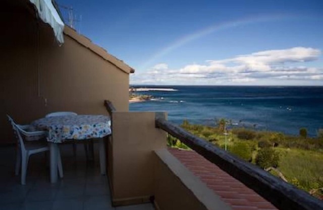 SEA VIEW APARTMENT first row, on the beach climbing
