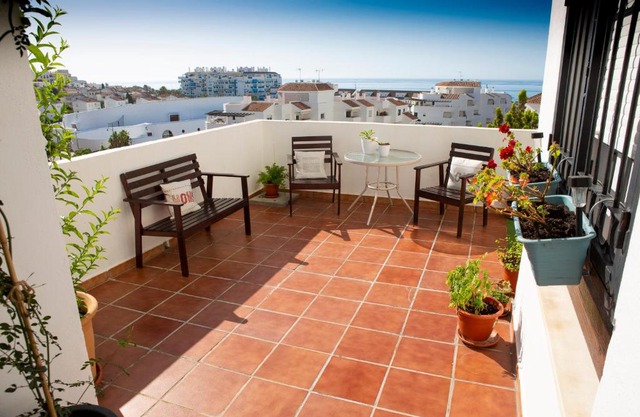 Sea view apartment, shared pools, Estepona, 60 m²